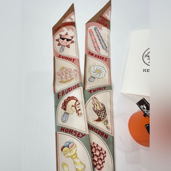 HERMES TWILLY NEW IN BOX. - Picture 5 of 16